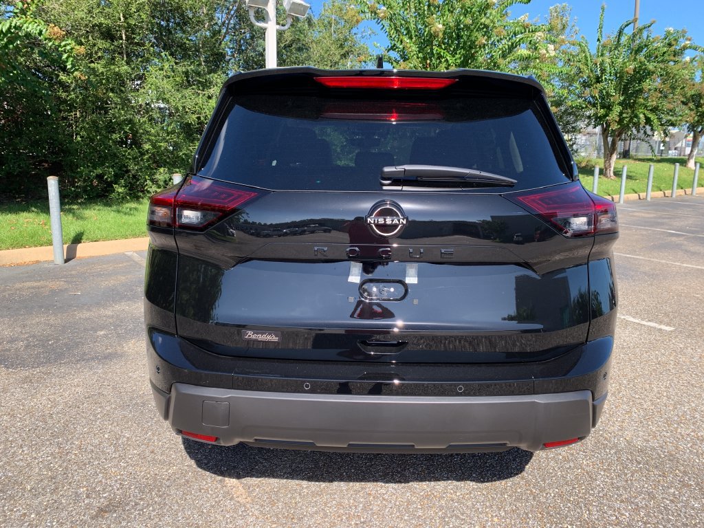 New 2026 Nissan Rogue Dark Armor FWD image 4