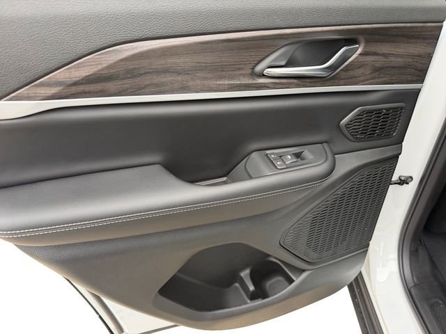 New 2026 Jeep Grand Cherokee Limited AWD/4WD image 11
