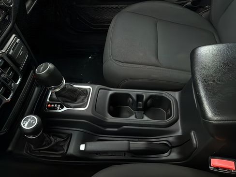 Used 2021 Jeep Gladiator Sport AWD/4WD image 19