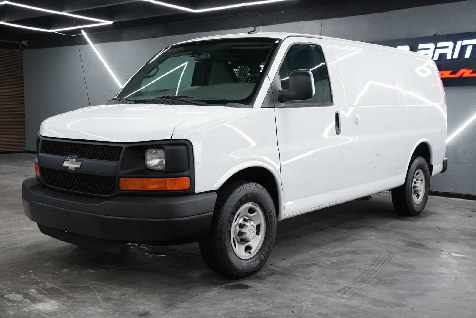 Used 2015 Chevrolet Express 2500 RWD image 9