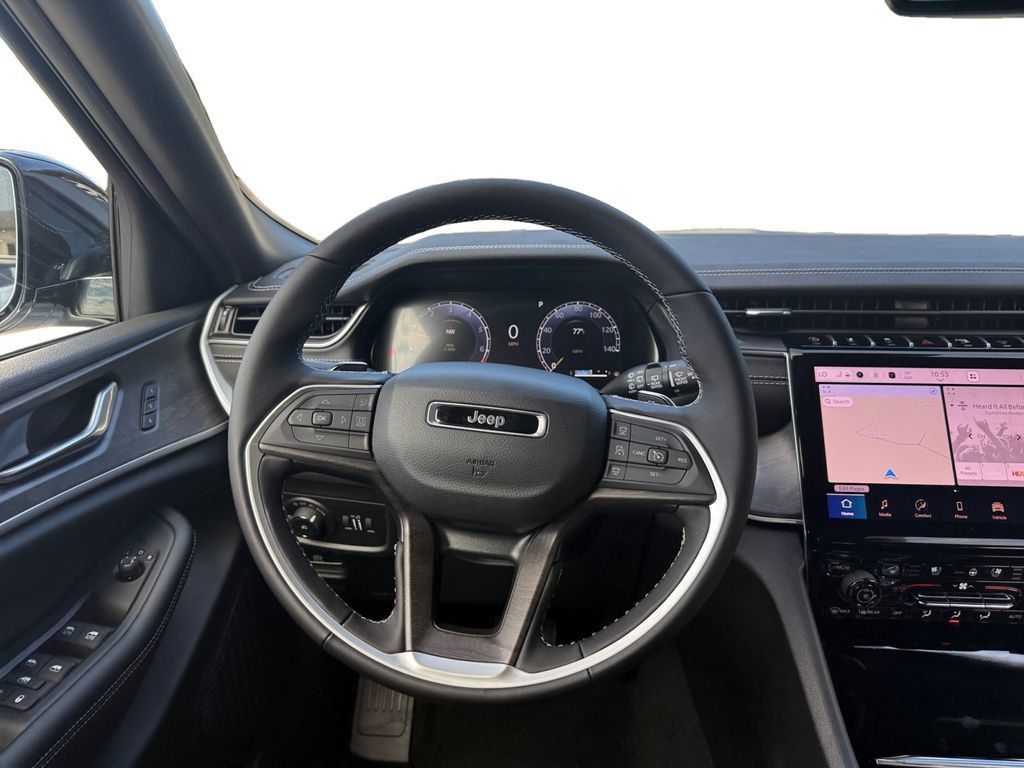 New 2025 Jeep Grand Cherokee Limited w/ Luxury Tech Group II RWD image 12