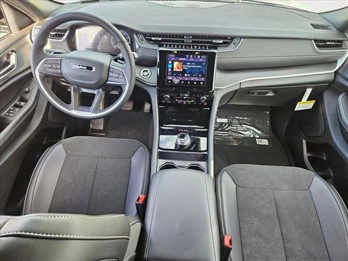 New 2025 Jeep Grand Cherokee L Altitude image 12