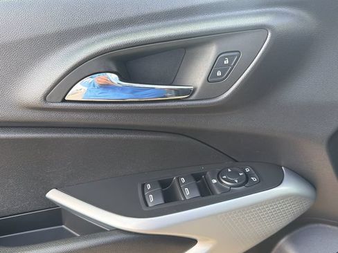 Used 2025 Chevrolet Trax LS FWD image 12