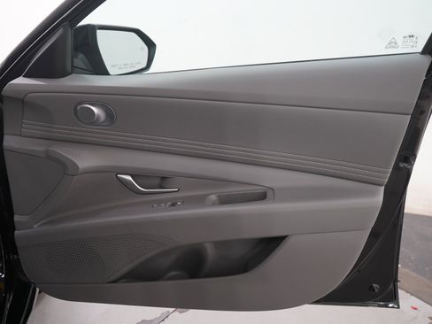 Used 2025 Hyundai Elantra SEL FWD image 9