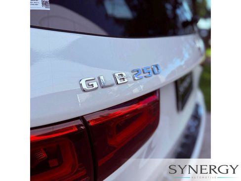 Used 2023 Mercedes-Benz GLB 250 image 33