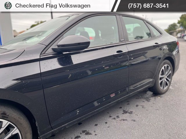 Used 2025 Volkswagen Jetta Sport FWD image 3