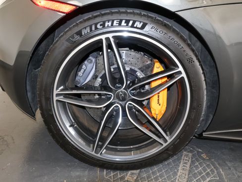 Used 2016 McLaren 570S Coupe RWD image 30