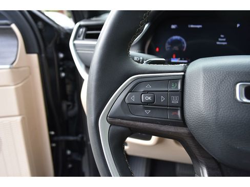 Used 2023 Jeep Grand Cherokee Limited image 20