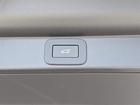 New 2026 Land Rover Range Rover SE image 13