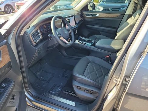 Certified 2024 Volkswagen Atlas SE FWD image 18