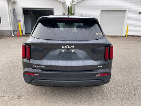 Used 2023 Kia Sorento LX AWD/4WD image 2