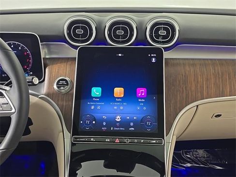 Used 2025 Mercedes-Benz GLC 300 4MATIC image 19