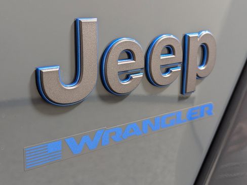 Used 2025 Jeep Wrangler Unlimited Sahara AWD/4WD image 27