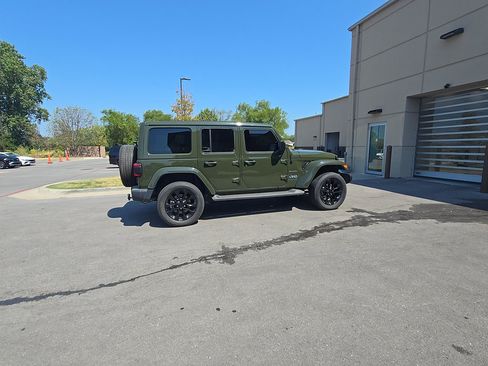Used 2023 Jeep Wrangler Unlimited Sahara w/ Cold Weather Group AWD/4WD image 15