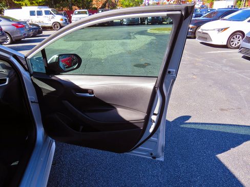 Used 2020 Toyota Corolla LE w/ LE Premium Package image 21