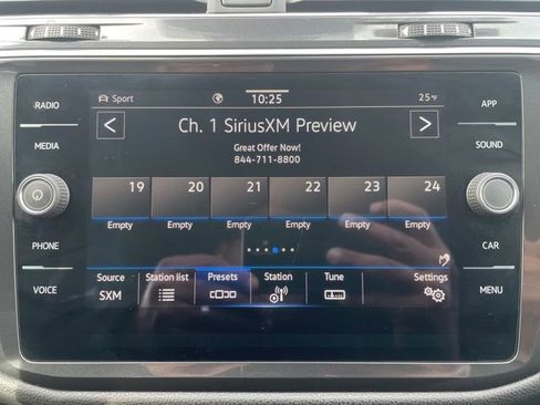 Used 2023 Volkswagen Tiguan SE image 16