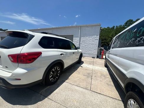 Used 2019 Nissan Pathfinder SL FWD image 15