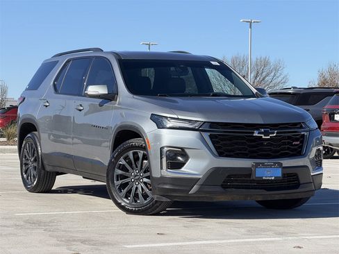 Certified 2023 Chevrolet Traverse RS image 2
