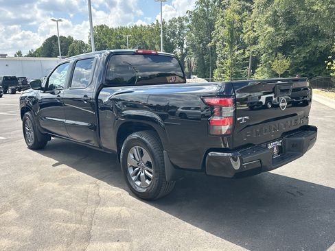 Used 2025 Nissan Frontier SV RWD image 5