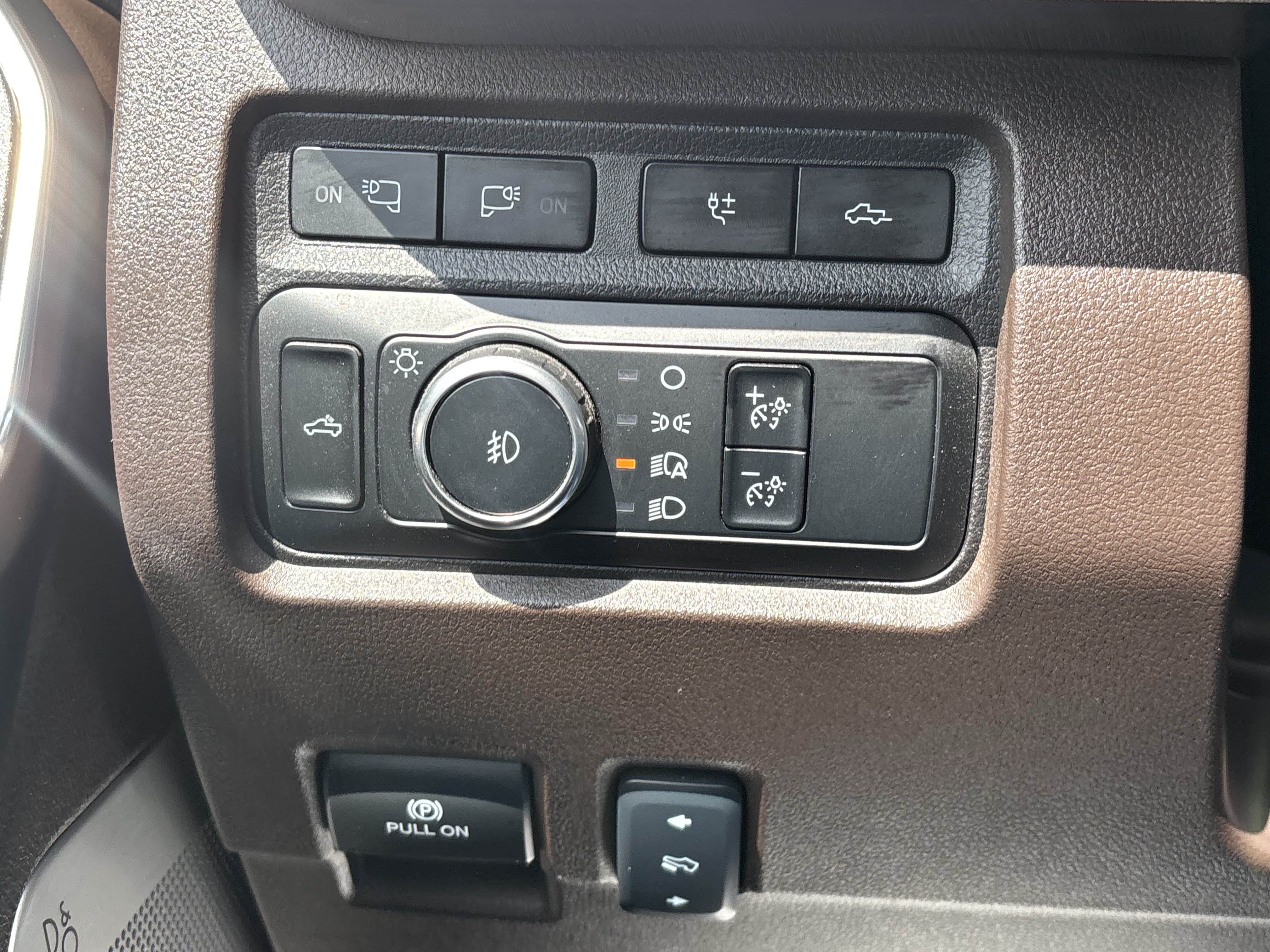 Certified 2024 Ford F250 King Ranch w/ FX4 Off-Road Package AWD/4WD image 26