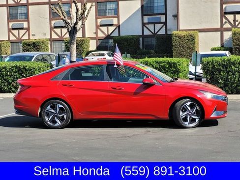 Used 2021 Hyundai Elantra SEL w/ Convenience + Premium Package image 4