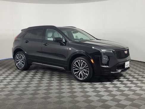 Used 2024 Cadillac XT4 Sport image 2