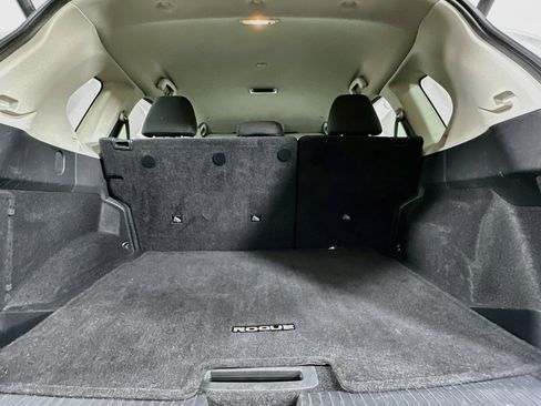 Used 2024 Nissan Rogue SV FWD image 28