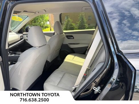 Used 2024 Nissan Rogue SV AWD/4WD image 16