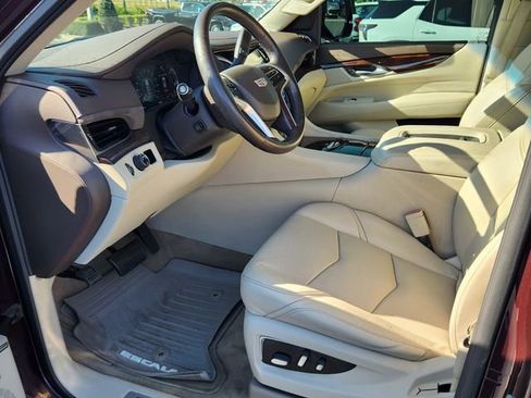 Used 2017 Cadillac Escalade 2WD image 10