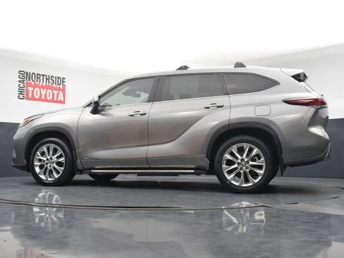 Used 2025 Toyota Highlander Limited AWD/4WD image 32