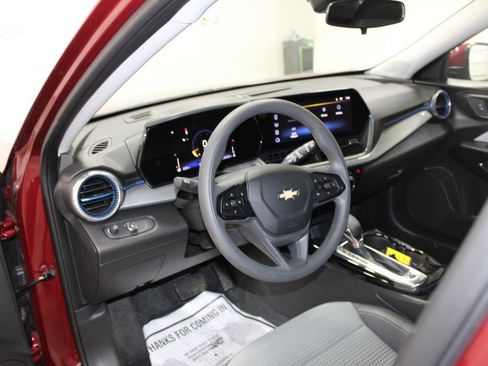 Used 2025 Chevrolet Trax LT image 13
