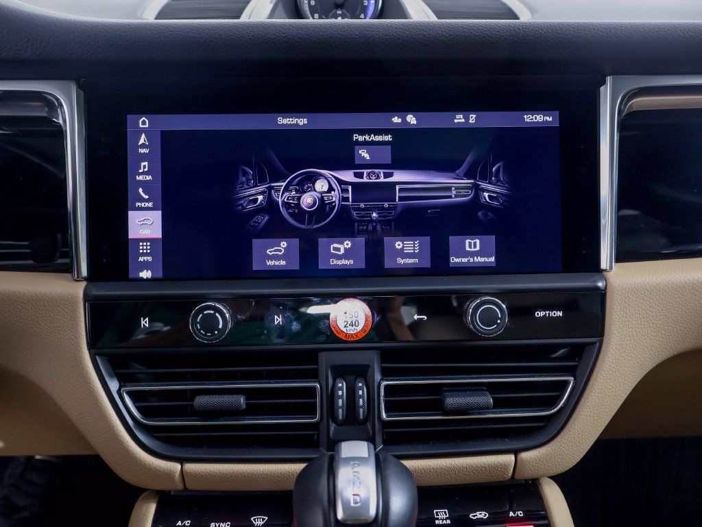 Certified 2026 Porsche Macan AWD/4WD image 18