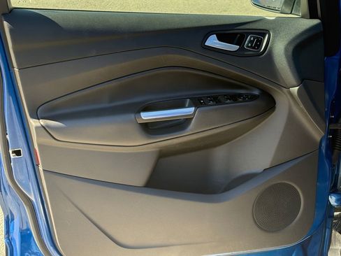 Used 2017 Ford Escape Titanium image 6