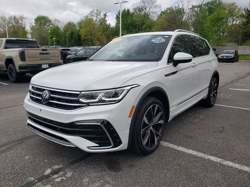 Used 2024 Volkswagen Tiguan SEL R-Line AWD/4WD image 2