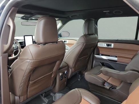 Used 2023 Ford Explorer King Ranch w/ Premium Technology Package AWD/4WD image 12