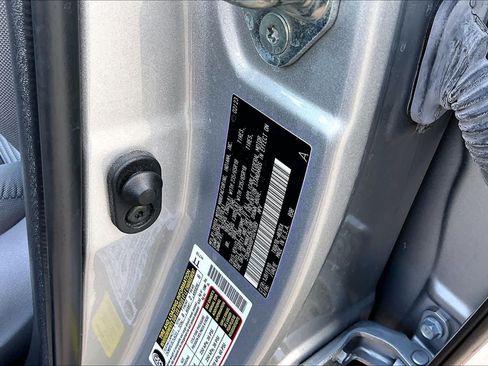 Used 2023 Toyota Highlander L FWD image 32