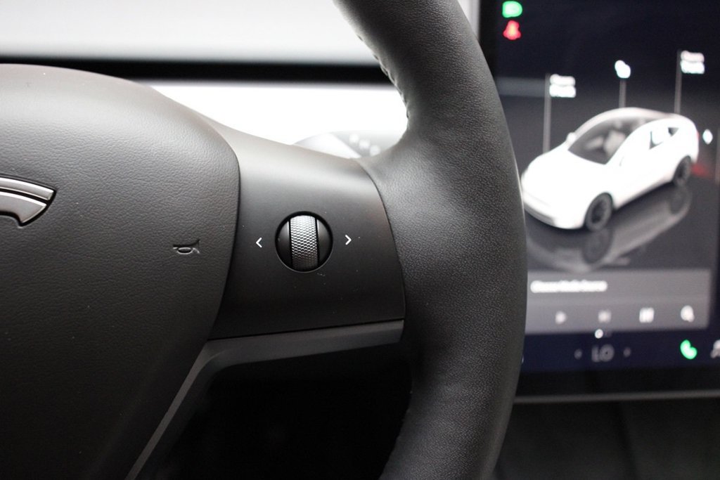 Used 2023 Tesla Model Y Long Range AWD/4WD image 38