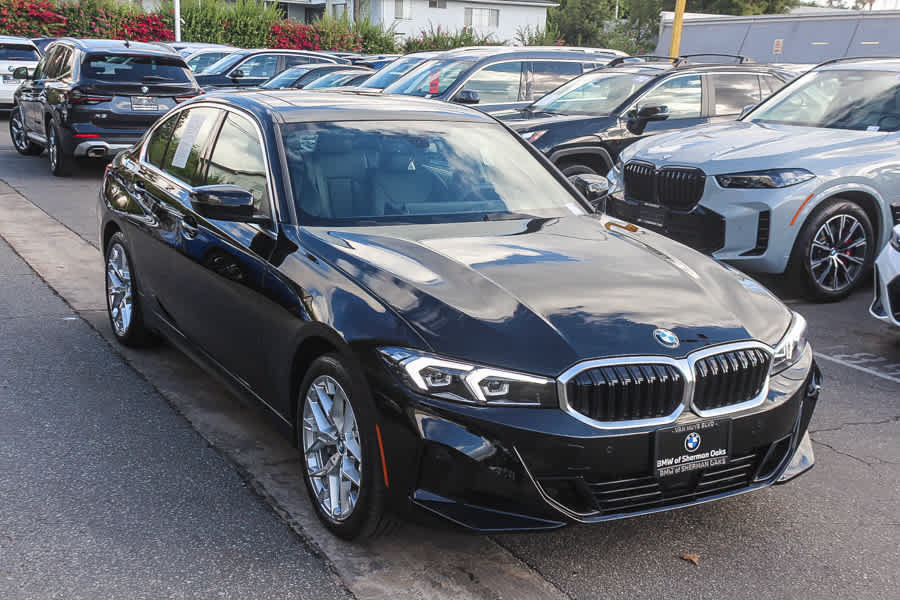 Used 2026 BMW 330i Sedan w/ Convenience Package RWD image 5