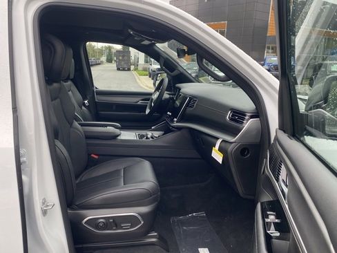 New 2025 Jeep Wagoneer L Series II w/ Convenience Group I image 25