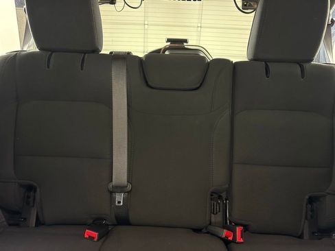 Used 2021 Jeep Wrangler Unlimited Sahara image 38