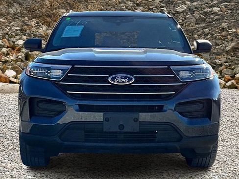 Used 2023 Ford Explorer XLT image 3