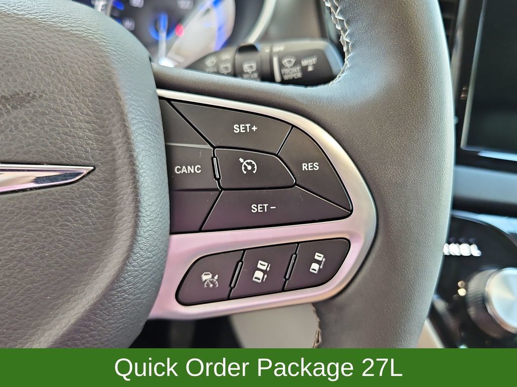 Used 2024 Chrysler Pacifica Touring-L FWD image 12