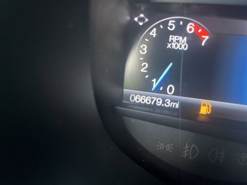 Used 2021 Ford Edge SE image 18