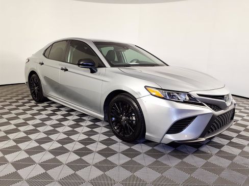 Used 2020 Toyota Camry SE w/ Carpet Mat Package FWD image 3