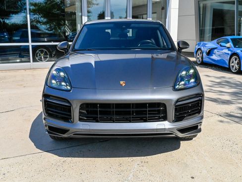 Used 2023 Porsche Cayenne GTS AWD/4WD image 2