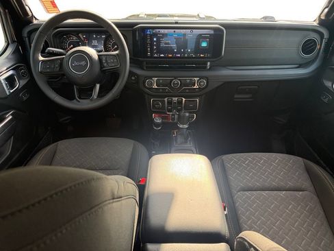 Used 2026 Jeep Gladiator Mojave AWD/4WD image 10