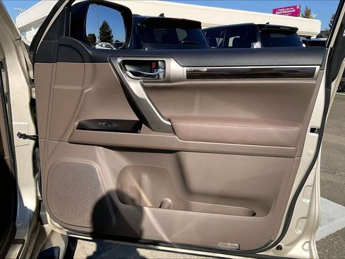 Used 2016 Lexus GX 460 image 19