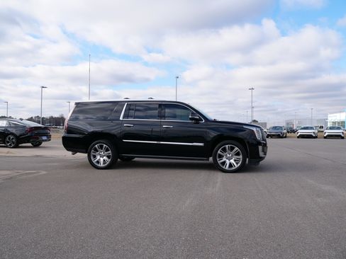 Used 2018 Cadillac Escalade ESV Premium Luxury image 2
