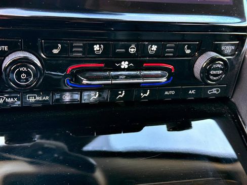 Used 2023 Jeep Grand Cherokee 4x4 4WD w/ Luxury Tech Group II image 23