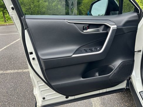 Used 2021 Toyota RAV4 XSE AWD/4WD image 18